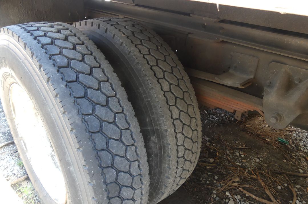 2004 GMC C7C042 - Image 10